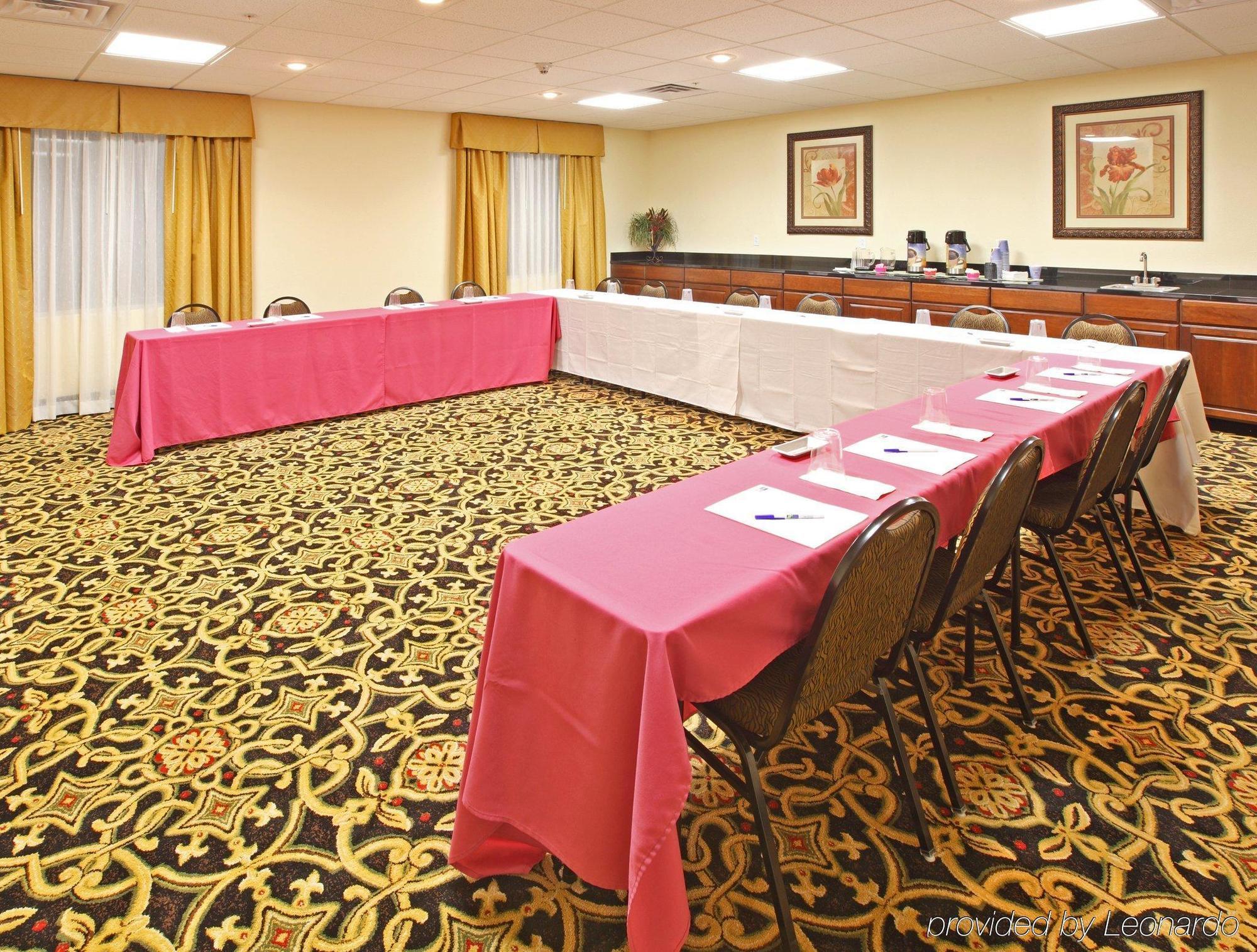 Holiday Inn Express Hotel & Suites Clarksville Servizi foto