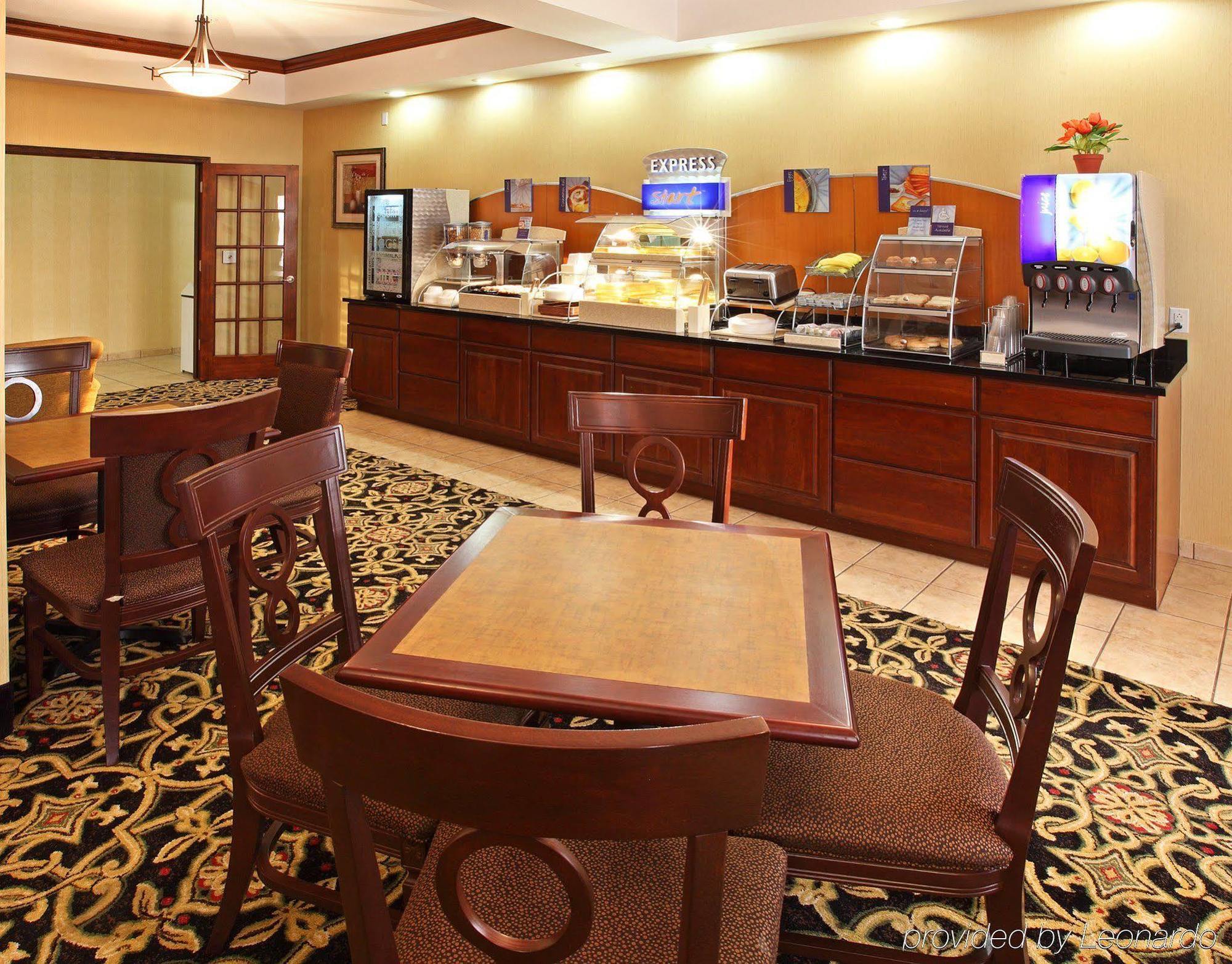 Holiday Inn Express Hotel & Suites Clarksville Esterno foto