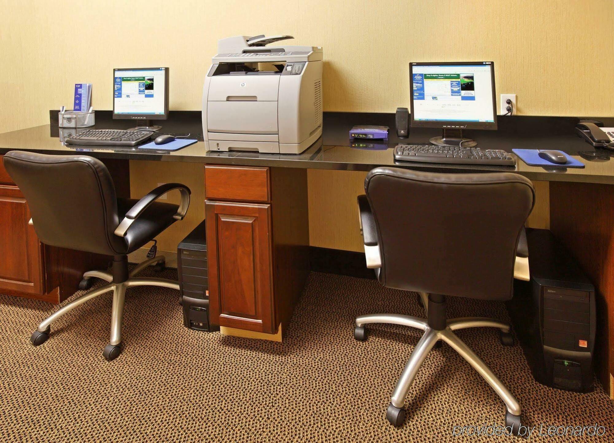 Holiday Inn Express Hotel & Suites Clarksville Esterno foto